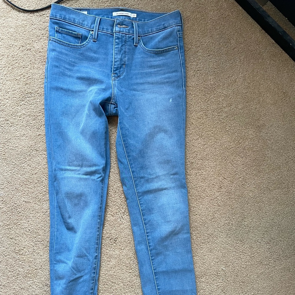 Light blue wash Levi’s shaping high waisted jeans